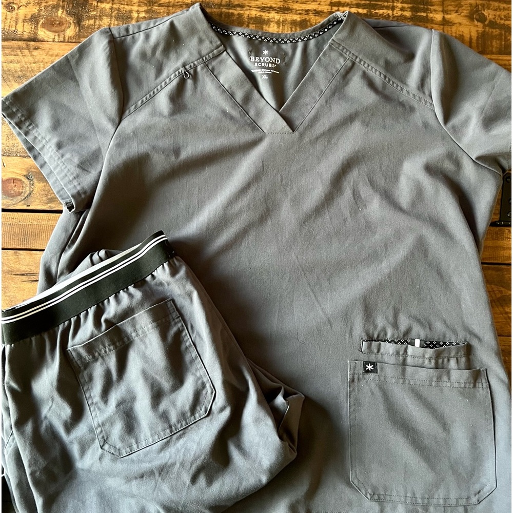 XL gray scrub set